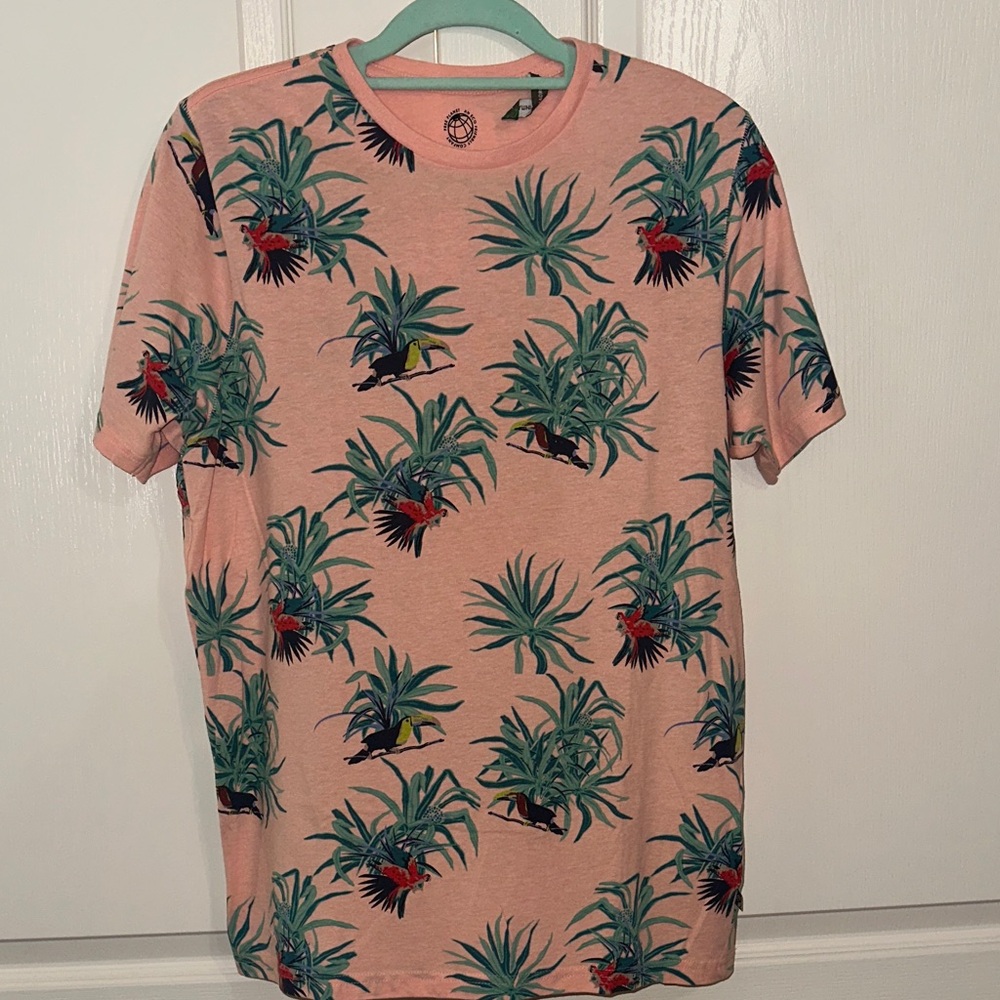 Free Planet Tropical Print Pink Men's Tee size M